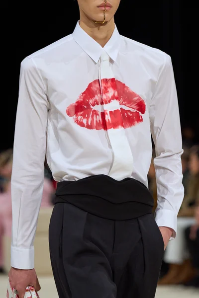 Look 10